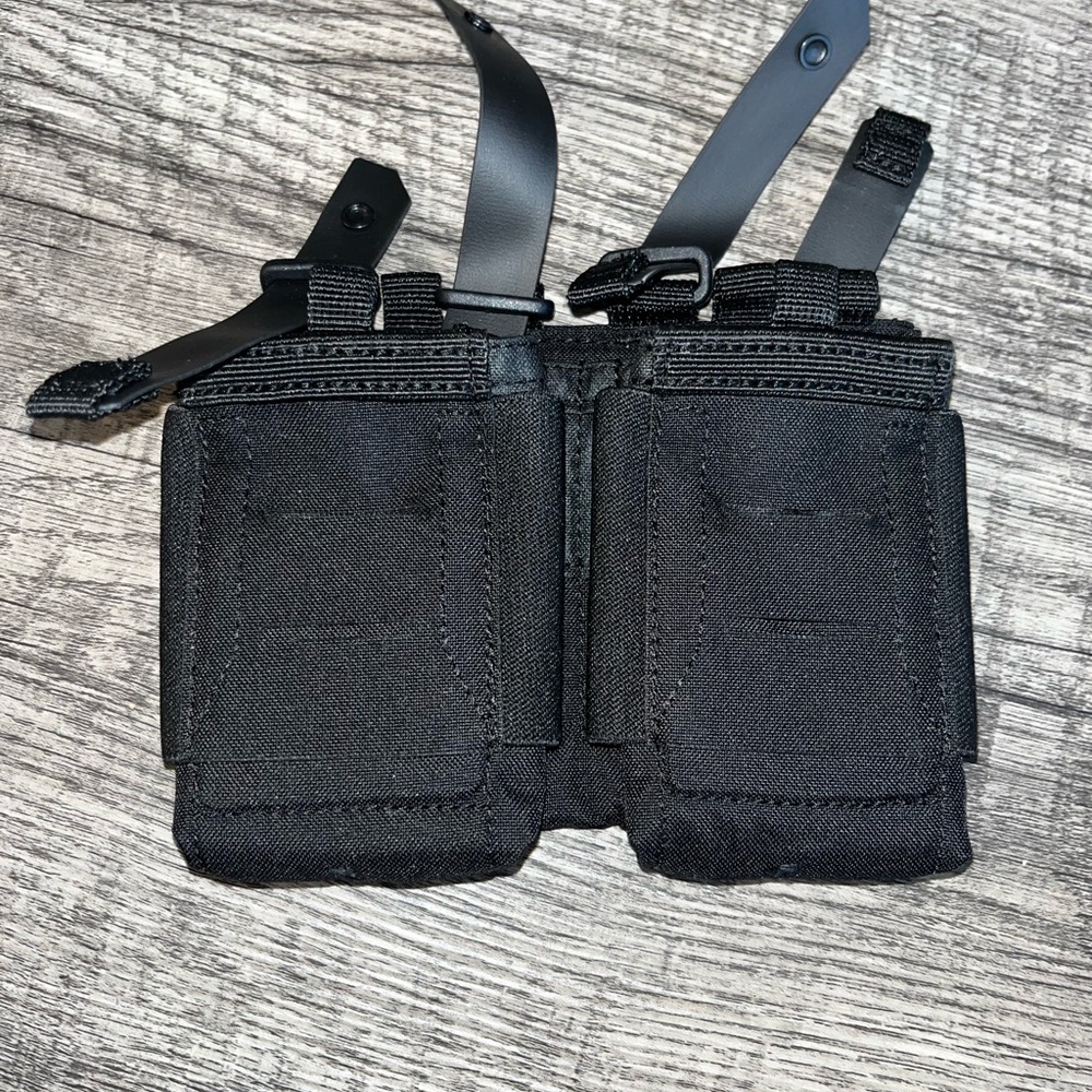5.11 Double mag pouch, molle attachment